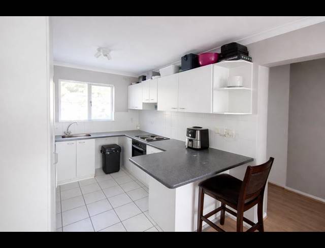 2 BEDROOM PROPERTY TO RENT IN VREDEHOEK
